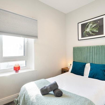 Cosy Modern Apartment With Free Parking Cardiff Extérieur photo