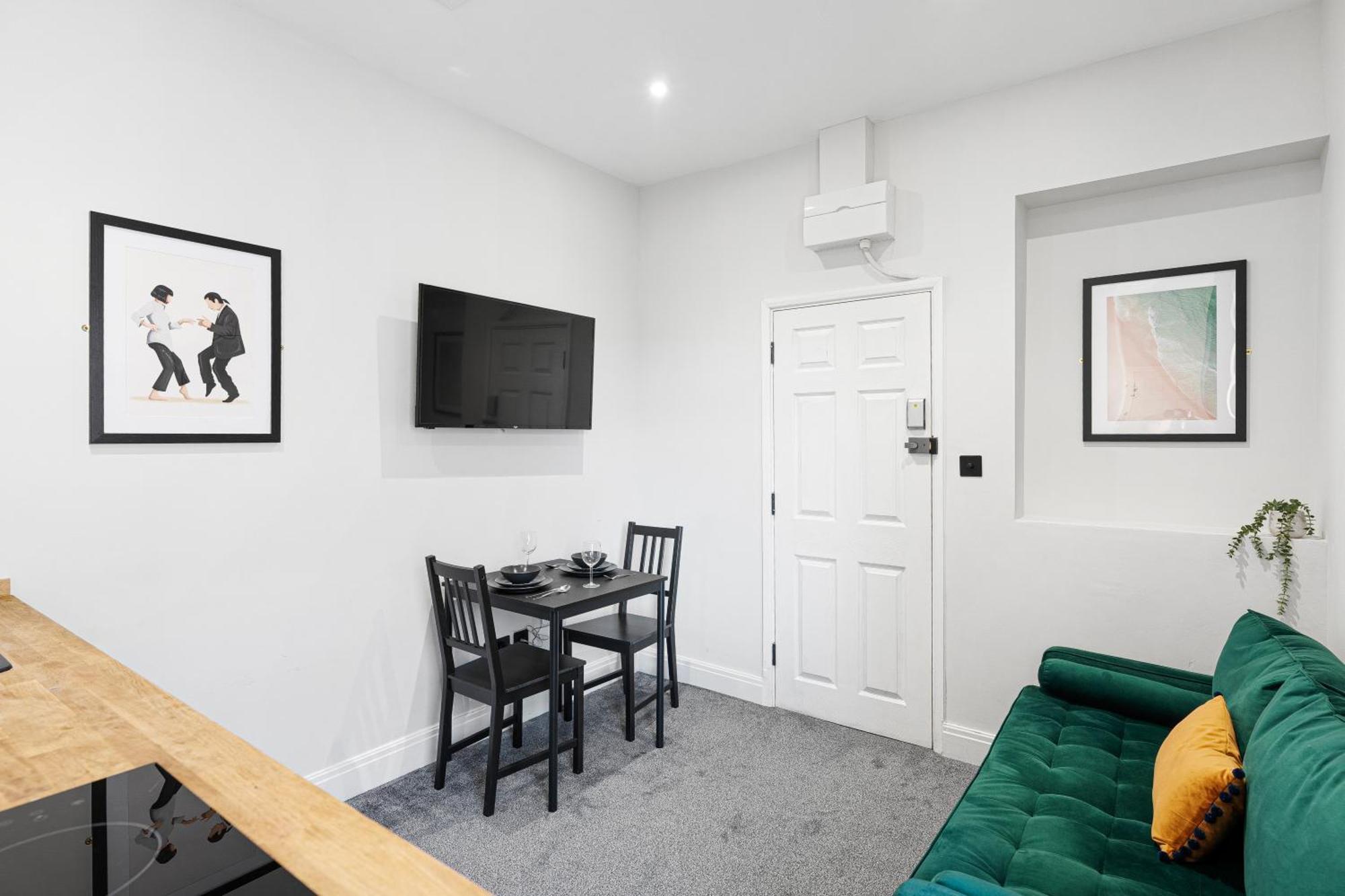 Cosy Modern Apartment With Free Parking Cardiff Extérieur photo