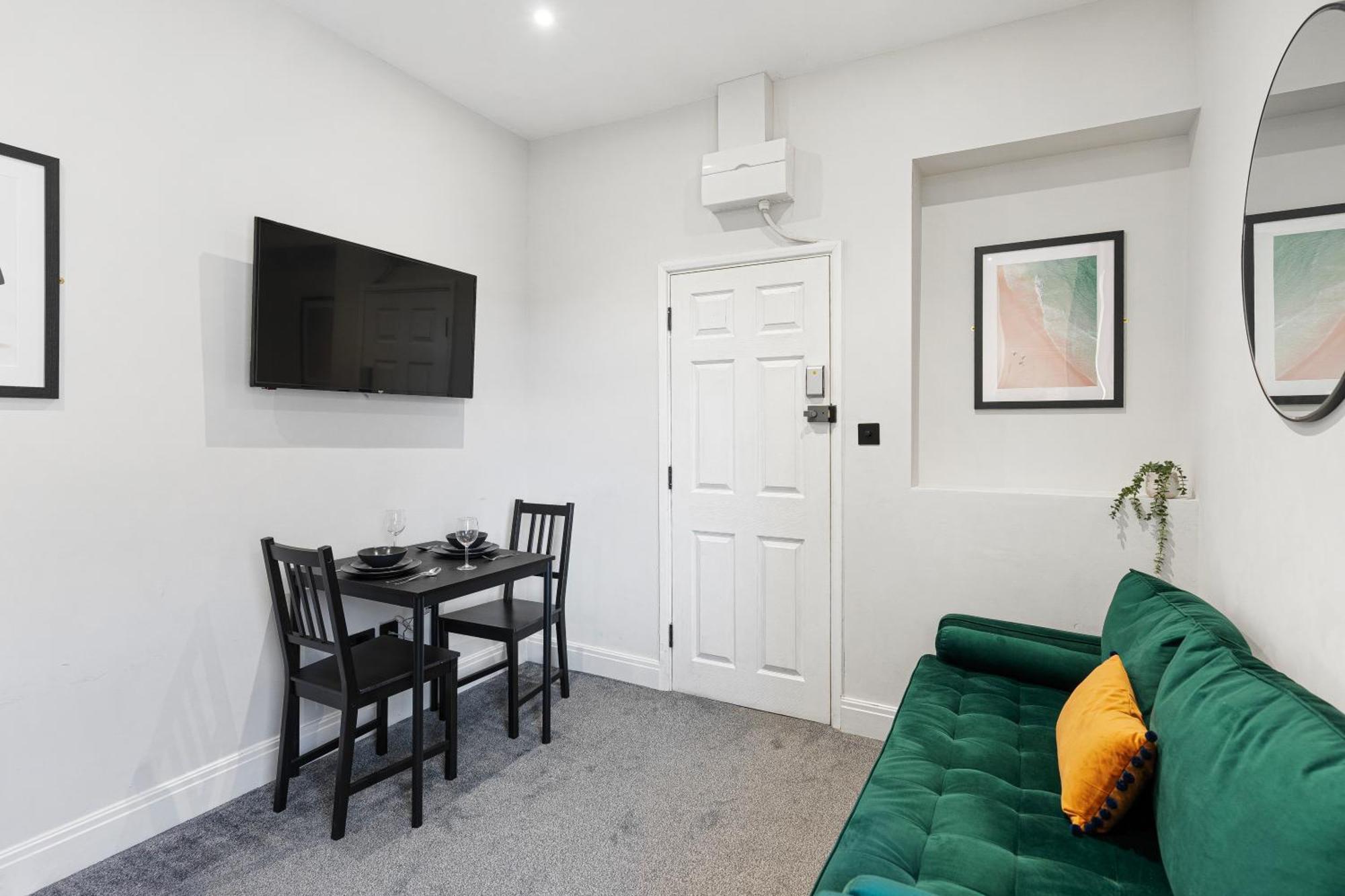 Cosy Modern Apartment With Free Parking Cardiff Extérieur photo